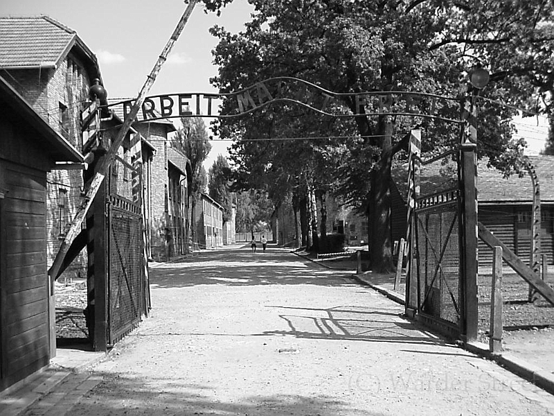 Auchwitz Sign 1.jpg